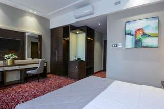 Отель Hotel Senator Караганда Улучшенный двухместный номер Делюкс с 1 кроватью-1